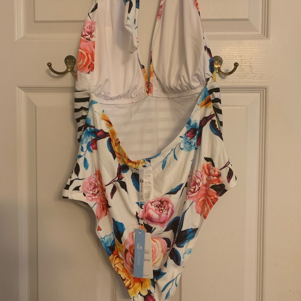 Very flattering Cupshe plus size swimsuit!